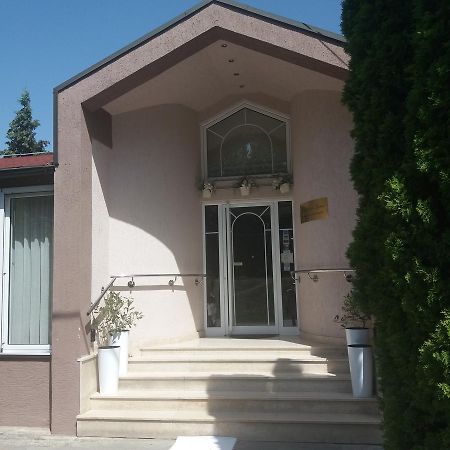 B&B Vila Bela Ruza Σρέμσκα Μιτρόβιτσα Εξωτερικό φωτογραφία