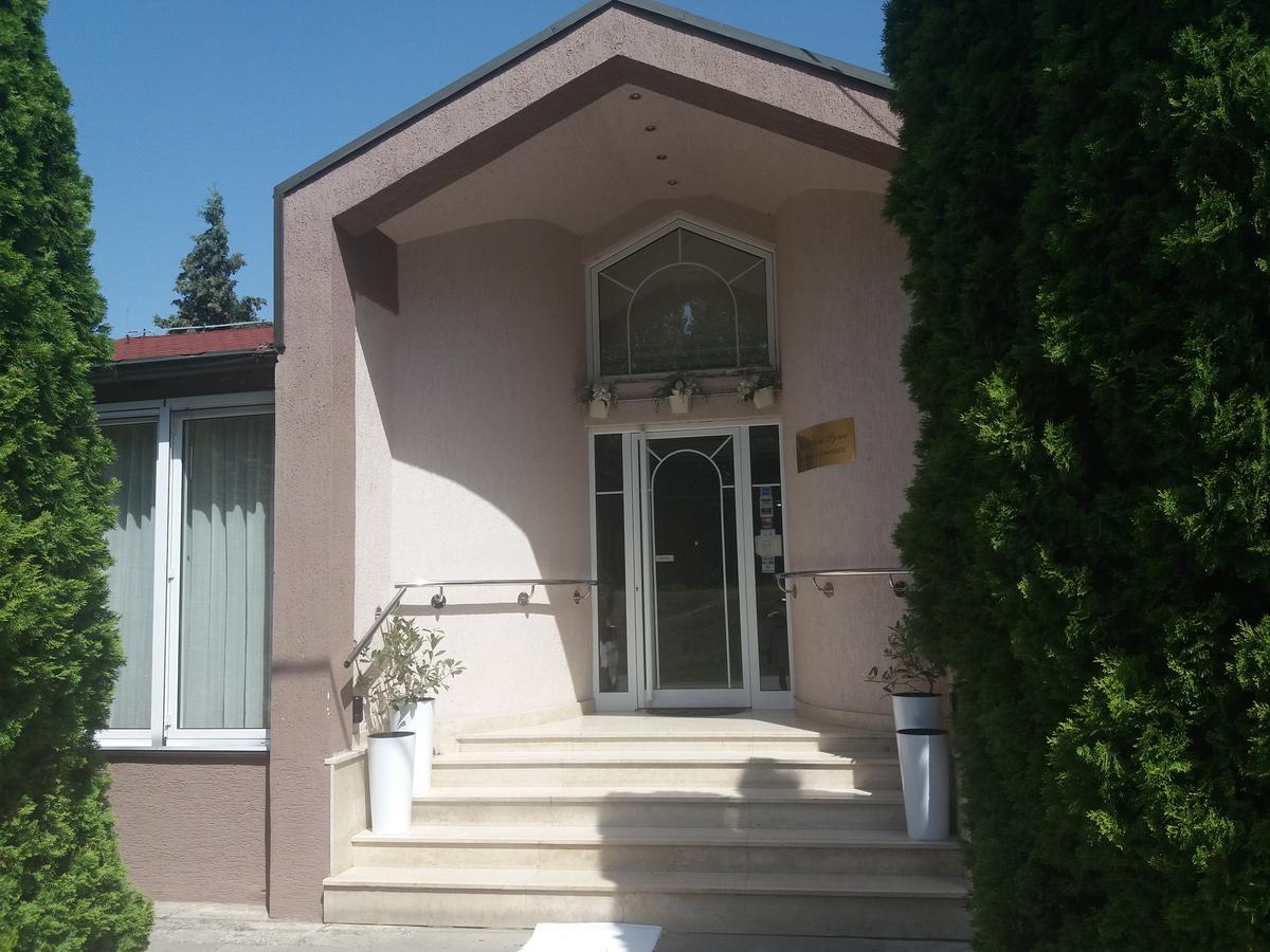 B&B Vila Bela Ruza Σρέμσκα Μιτρόβιτσα Εξωτερικό φωτογραφία