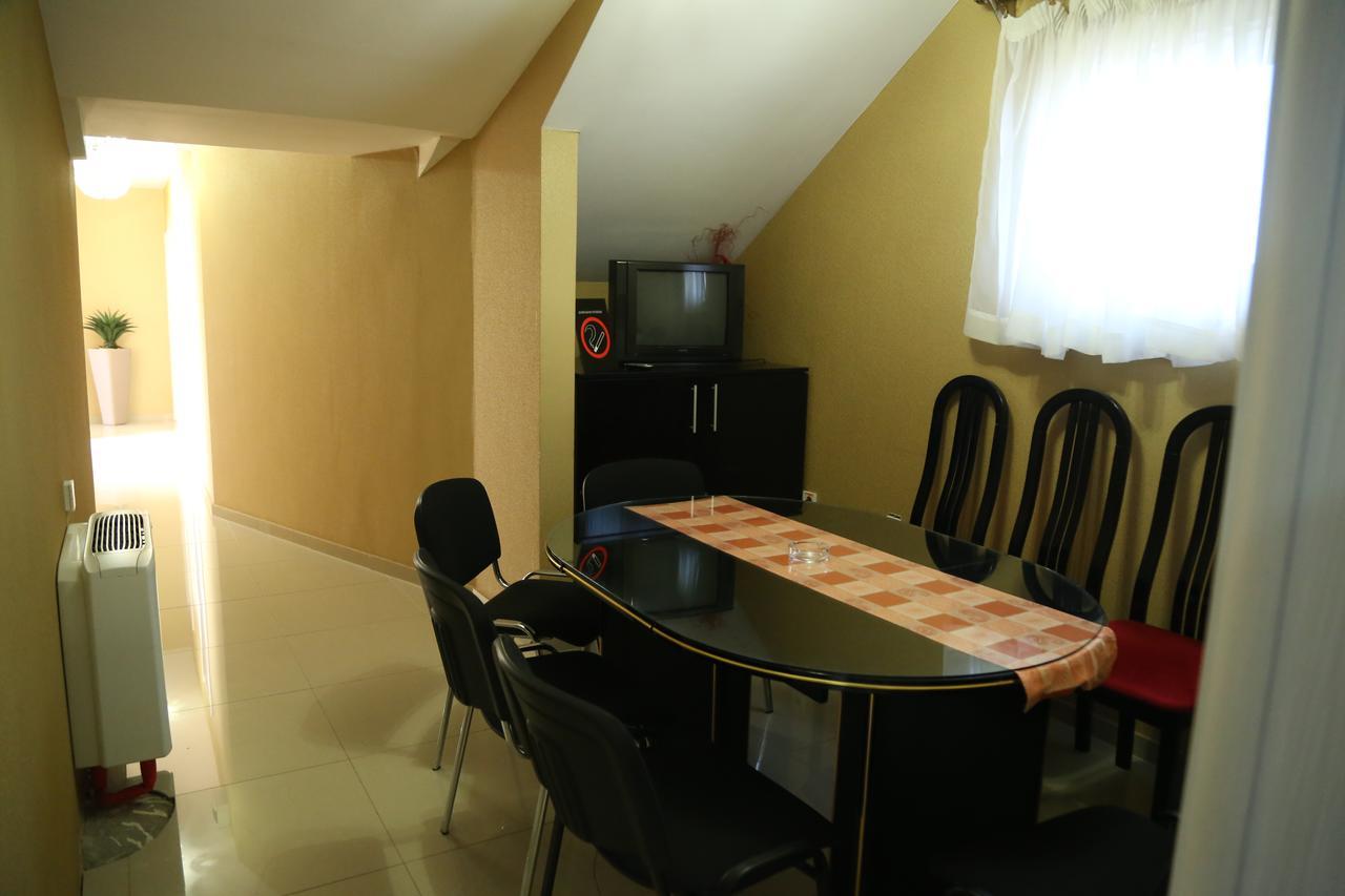 B&B Vila Bela Ruza Σρέμσκα Μιτρόβιτσα Εξωτερικό φωτογραφία